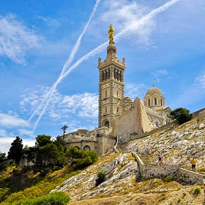 Après votre sortie en plongée dans les calanques, découvrez la ville de Marseille !